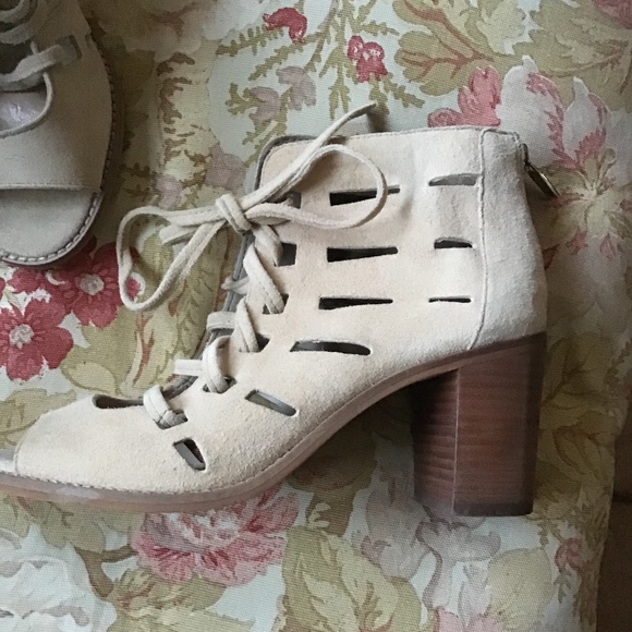 Vince Camuto beige suede stocked heel lace tie up sandals Size 6 - Picture 3 of 14